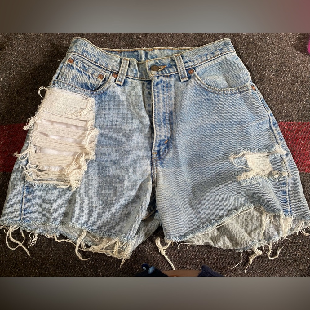 Levis distressed cut off shorts